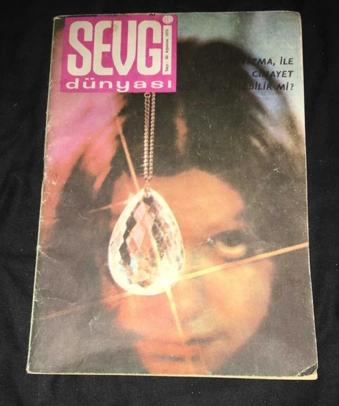 SEVGİ DÜNYASI DERGİSİ Ağustos 1975 Sayı 80 HİPNOTİZMA İLE CİNAYET İŞLETİLEBİLİR Mİ -Refet Kayserilioğlu (Sahafiye Kitap) ürün görseli 1