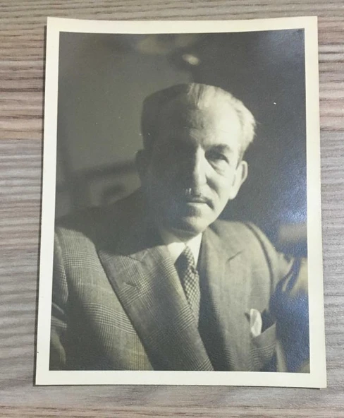 Kore Gazisi HASAN BASRİ DANIŞMAN'IN 1949'larda AMERİKA'DA ÇEKİLMİŞ 1 Adet FOTOĞRAF - ÖZEL ALBÜMÜNDEN - (Sahafiye Kitap) ürün görseli 1