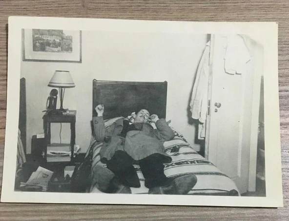 Kore Gazisi HASAN BASRİ DANIŞMAN'IN 1949'larda AMERİKA'DA ÇEKİLMİŞ 1 Adet FOTOĞRAF - ÖZEL ALBÜMÜNDEN - (Sahafiye Kitap) ürün görseli 1