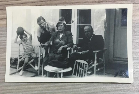 Kore Gazisi HASAN BASRİ DANIŞMAN'IN 1949'larda AMERİKA'DA ÇEKİLMİŞ 1 Adet FOTOĞRAF - ÖZEL ALBÜMÜNDEN - (Sahafiye Kitap) ürün görseli 1