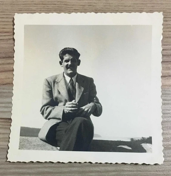 Kore Gazisi HASAN BASRİ DANIŞMAN'IN 1949'larda AMERİKA'DA ÇEKİLMİŞ 1 Adet FOTOĞRAF - ÖZEL ALBÜMÜNDEN - (Sahafiye Kitap) ürün görseli 1