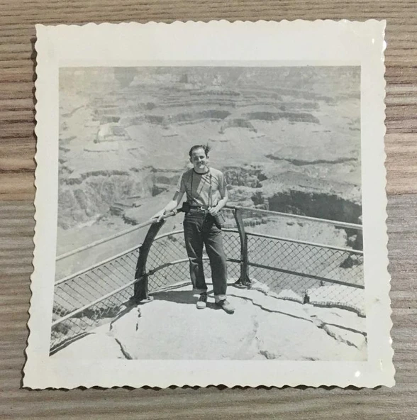 Kore Gazisi HASAN BASRİ DANIŞMAN'IN 1949'larda AMERİKA'DA ÇEKİLMİŞ 1 Adet FOTOĞRAF - ÖZEL ALBÜMÜNDEN - (Sahafiye Kitap) ürün görseli 1