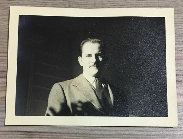 Kore Gazisi HASAN BASRİ DANIŞMAN'IN 1949'larda AMERİKA'DA ÇEKİLMİŞ 1 Adet FOTOĞRAF - ÖZEL ALBÜMÜNDEN - (Sahafiye Kitap) ürün görseli 1