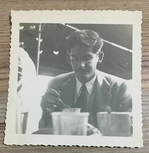 Kore Gazisi HASAN BASRİ DANIŞMAN'IN 1949'larda AMERİKA'DA ÇEKİLMİŞ 1 Adet FOTOĞRAF - ÖZEL ALBÜMÜNDEN - (Sahafiye Kitap) ürün görseli 1