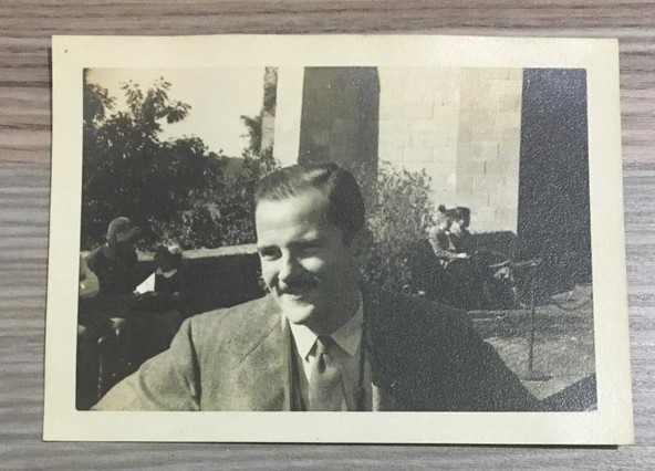 Kore Gazisi HASAN BASRİ DANIŞMAN'IN 1949'larda AMERİKA'DA ÇEKİLMİŞ 1 Adet FOTOĞRAF - ÖZEL ALBÜMÜNDEN - (Sahafiye Kitap) ürün görseli 1