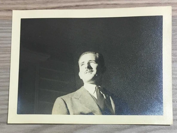 Kore Gazisi HASAN BASRİ DANIŞMAN'IN 1949'larda AMERİKA'DA ÇEKİLMİŞ 1 Adet FOTOĞRAF - ÖZEL ALBÜMÜNDEN - (Sahafiye Kitap) ürün görseli 1