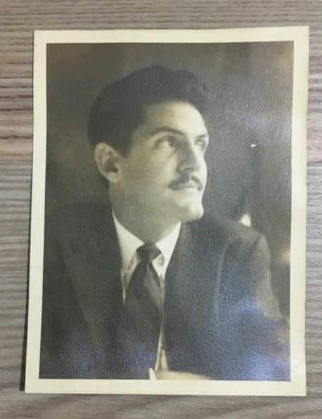 Kore Gazisi HASAN BASRİ DANIŞMAN'IN 1949'larda AMERİKA'DA ÇEKİLMİŞ 1 Adet FOTOĞRAF - ÖZEL ALBÜMÜNDEN - (Sahafiye Kitap) ürün görseli 1