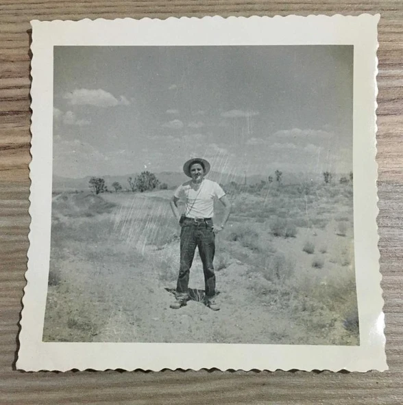 Kore Gazisi HASAN BASRİ DANIŞMAN'IN 1949'larda AMERİKA'DA ÇEKİLMİŞ 1 Adet FOTOĞRAF - ÖZEL ALBÜMÜNDEN - (Sahafiye Kitap) ürün görseli 1