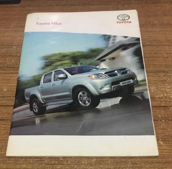 Toyota Hilux Tanıtım Kataloğu (Sahafiye Kitap) ürün görseli 1