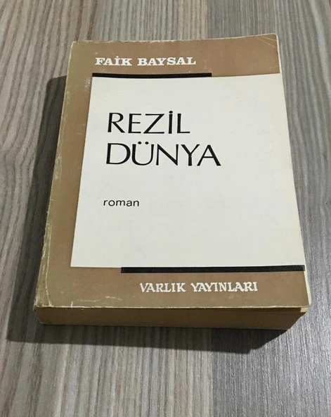 REZİL DÜNYA (Sahafiye Kitap) ürün görseli 1