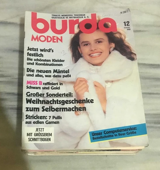 BURDA MODEN Dezember 1988 Sayı 12 ( PAFTALARI MEVCUT ) (Sahafiye Kitap) ürün görseli 1
