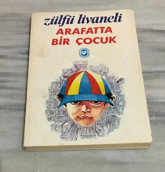 ARAFATTA BİR ÇOCUK (Sahafiye Kitap) ürün görseli 1