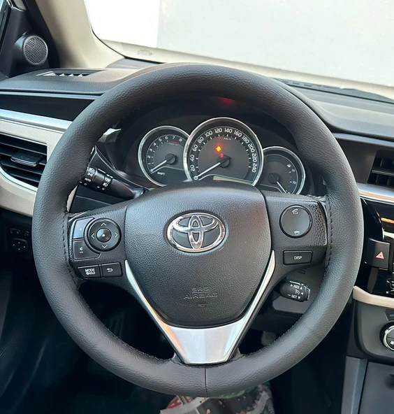 DİKİŞLİ DİREKSİYON KILIFI SİYAH DERİ SİYAH DİKİŞLİ TOYOTA COROLLA 2015 İÇİN ürün görseli 1