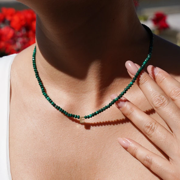 14K Altın Kaplama Doğal Malakit Taşlı Harf Detaylı Choker Gümüş Kolye - NGS00116 ürün görseli 1