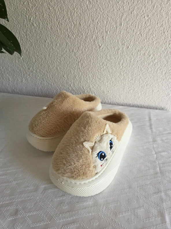 Kadın Kedili Peluş Rahat Ev Terliği 25BNT133 ürün görseli 1