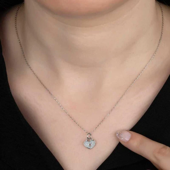 Swarovski Taşlı Gümüş Kalp Kiliti Bayan Kolye ürün görseli 1