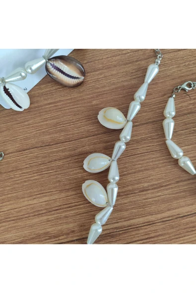 Doğal Deniz Kabuğu (Cowrie) ve İnci Görünümlü Boncuk Bileklik ürün görseli 1