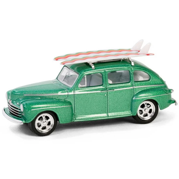 ZeycanHome Greenlight 1/64 The Hobby Shop Series 16 - 1946 Ford Fordor Super Deluxe Green Metallic with White I ürün görseli 1