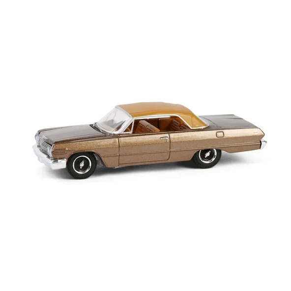 YUMURCAK TOYZ Greenlight 1/64 California Lowriders Series 6- 1963 Chevrolet Impala SS Convertible Top Up Kız Erkek ürün görseli 1