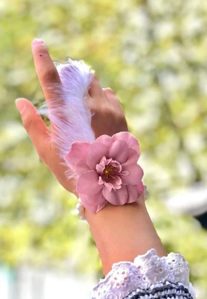 Bride To Be Nedime Gelin Bilekliği Tüy Ve İnci Boncuk Detaylı Pembe Renkli Bekarlığa Veda Partisi Bilekliği 10 Adet ürün görseli 1