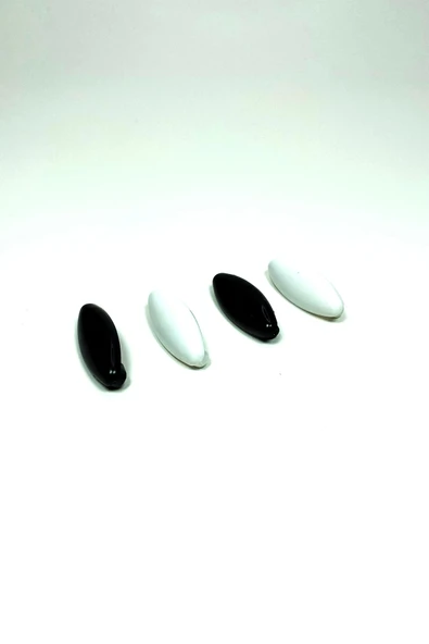 4 Adet Plastik Çengelli Eşarp Ve Şal İğnesi Siyah Beyaz 4 cm ürün görseli 1