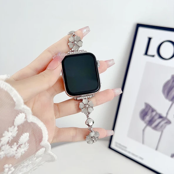 Apple Watch Seri 4 5 6 7 8 9 10 42-38-40-41mm Çiçekli ve Kalp Zincir Detaylı Bileklik Tasarım Kordon  Gümüş ürün görseli 1