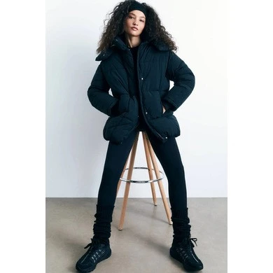 Pull & Bear Kapüşonlu Şişme Kaban ürün görseli 1