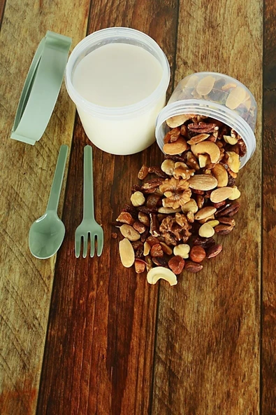 Ar Armese Çift Hazneli Çatal Kaşıklı Müsli Yulaf Diyet Atıştırmalık Saklama Kabı Yeşil Ap-9453 1100 Ml ürün görseli 1