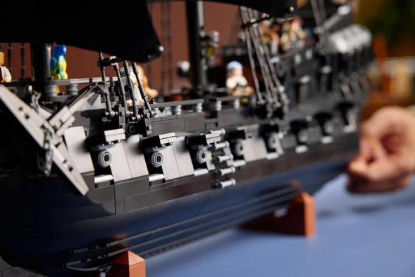 LEGO 10365 Captain Jack Sparrow's Pirate Ship - Resim 7