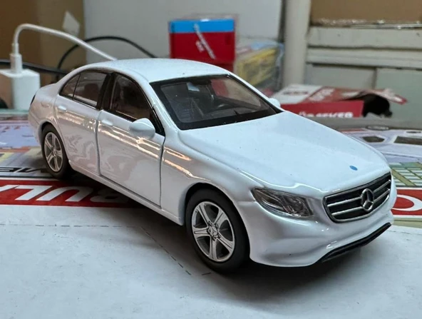 Oyuncak Metal Model Araba 1/36 Çek Bırak Mercedes Benz E Class Beyaz ürün görseli 1