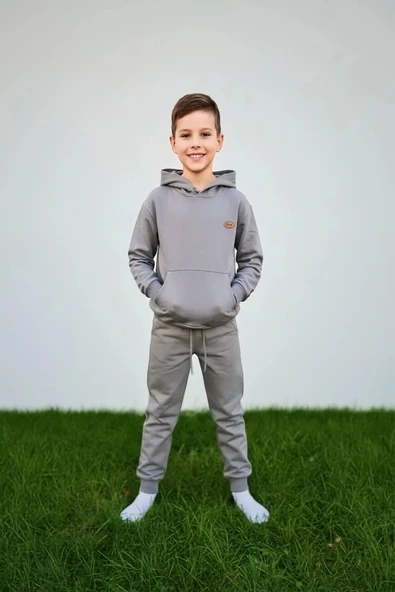 Kapüşonlu ve Kanguru Cepli Gri Renk Erkek Çocuk Eşofman Takım ürün görseli 1