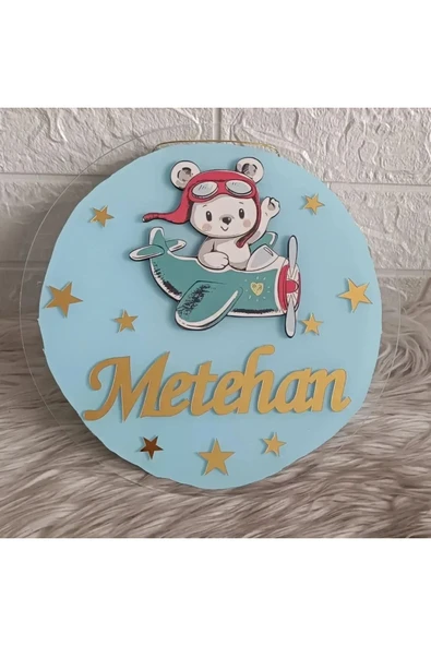 Doğrukan Hediyelik 30 cm uçakta ayıcık figürlü pleksi yenidoğan çocuk odası kapı süsü ürün görseli 1