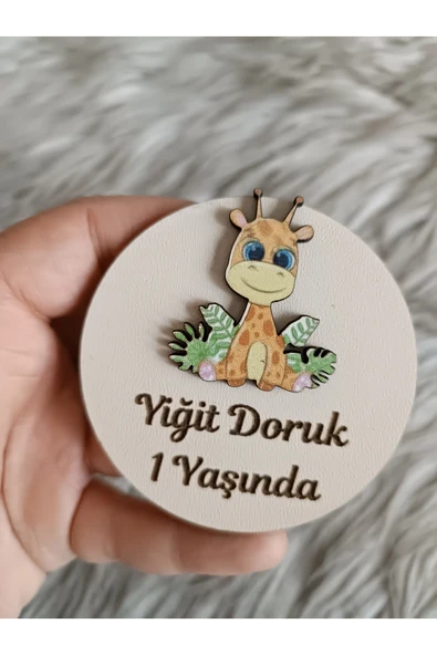 Doğrukan Hediyelik Yeşillikli zürafa figürlü ahşap taban yenidoğan doğum günü hediyelik magnet (10 adet) ürün görseli 1
