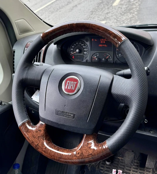 Fiat Ducota Araca Özgü Dikmeli Direksiyon Kılıfı Nokta Ahşap Siyah İpli ürün görseli 1