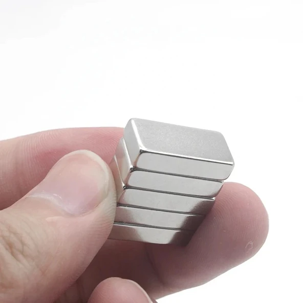 1 Adet 20x10x5 mm Neodyum Magnet N35 Güçlü Mıknatıs Köşeli ve Dayanıklı Nikel Kaplama ürün görseli 1