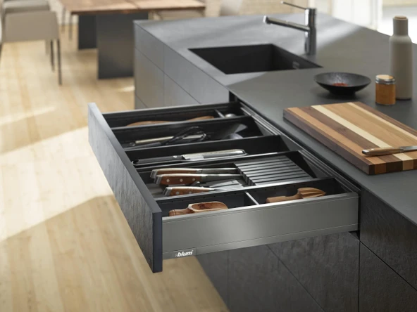 Blum Legrabox Pure M Alçak Yanak 35 Cm. Frenli Blumotion Orion Gri Antrasit ürün görseli 1