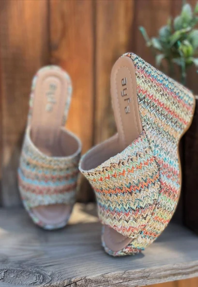 Tlay Kilim Desenli Dolgu Topuk Terlik ürün görseli 1