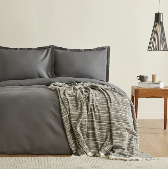 Karaca Home Weena Çift Kişilik Krep Nevresim Jakar Pike Takımı Gri ürün görseli 1