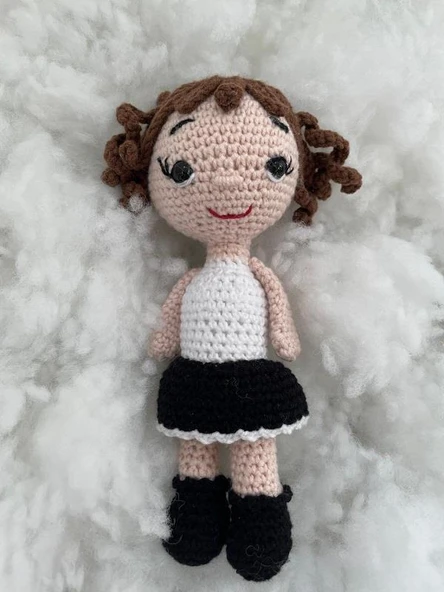 Siyah Beyaz Öğrenci Kız Bebek Amigurumi Organik Anahtarlık Oyuncak ürün görseli 1