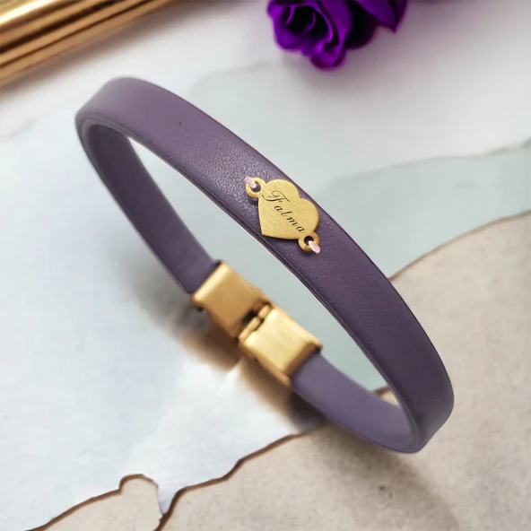 İsme Özel Kalp Motifli Doğal Mor Derili 14 Ayar Altın Plakalı Hediye Bileklik-479 ürün görseli 1