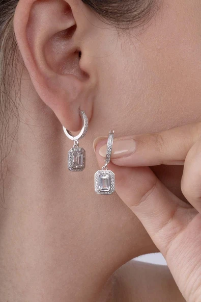 Gümüş Pazarım Baget Taşlı Emerald Kesim Beyaz Altın Kaplama Gümüş Kadın Küpe ürün görseli 1