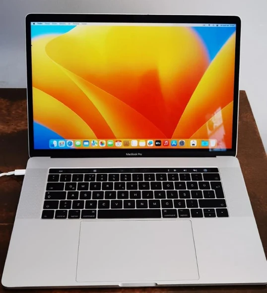 PTTAVM: Apple MacBook Pro A1707 Intel Core i7-6920HQ 15