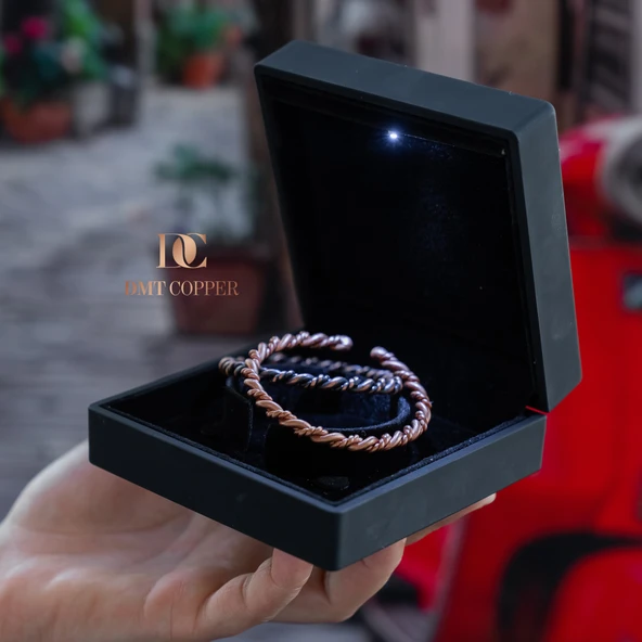 Dmt Copper Home %100 El Yapımı Bakır Bileklik,Doğal Antibakteriyel Bakır Bileklik, Sağlık Dostu 2 Lİ TAKIM IŞIKLI KUTULU ürün görseli 1