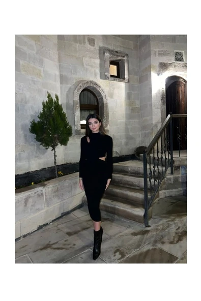 Siyah Bel ve Yaka Dekolteli Triko Elbise - Resim 3