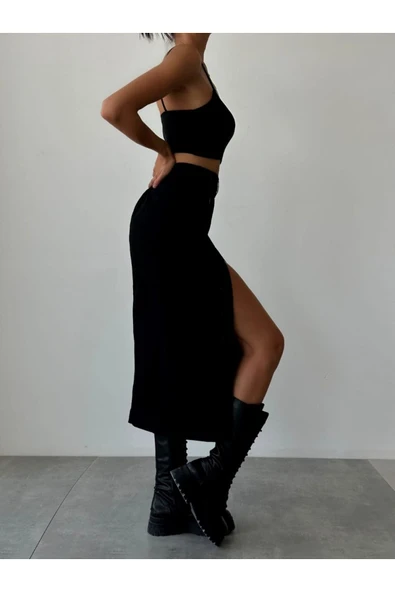 Model Yırtmaç Detaylı Düğmeli Kot Etek Koyu Mavi Midi Diz Boy ürün görseli 1