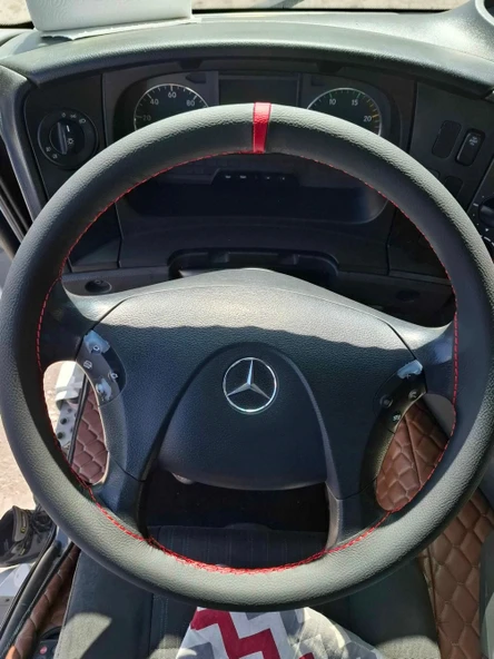 DİKİŞLİ DİREKSİYON KILIFI SİYAH DERİ KIRMIZI YÜZÜK KIRMIZI DİKİŞLİ MERCEDES AXOR 1840 İÇİN ürün görseli 1