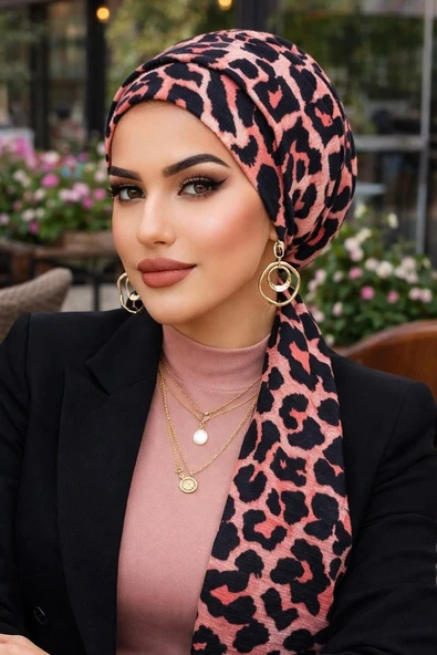Aişe Tesettür Siyah Gülkurusu Desenli Atkılı Bone ürün görseli 1