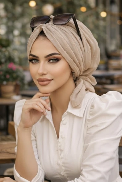 Aişe Tesettür Bej Ponpon Tokalı Bone - Resim 2