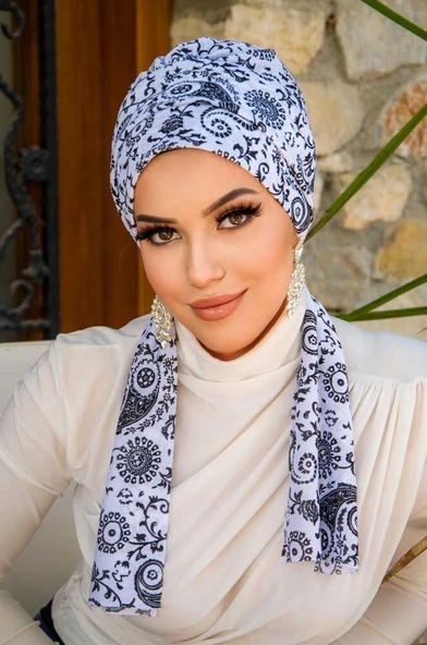 Aişe Tesettür Beyaz Siyah Etnik Desen Atkılı Bone ürün görseli 1