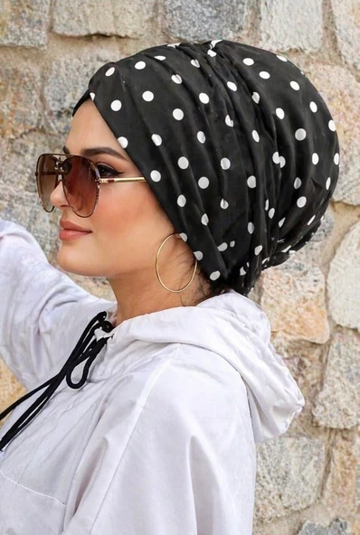 Aişe Tesettür Siyah Beyaz Puan Desen Tokalı Bone ürün görseli 1